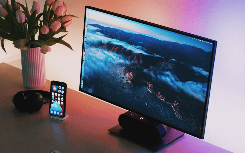 dell-monitor-on-tech-setup-desk